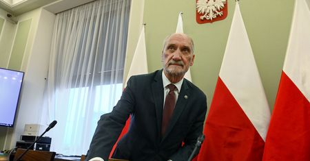 Kłopoty Macierewicza. Może powstać specjalny zespół w prokuraturze