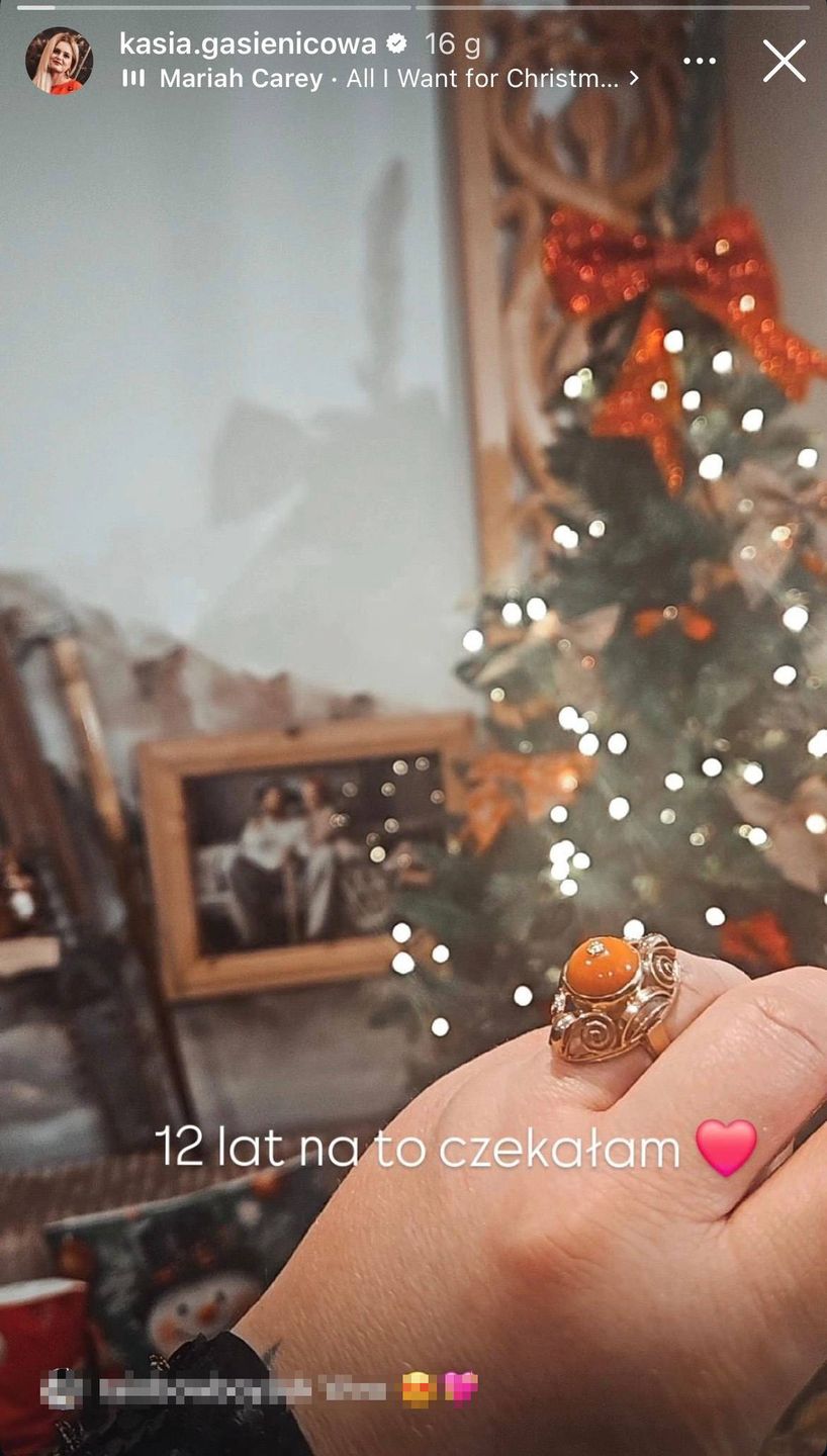 Katarzyna Gąsienica pokazuje pierścionek zaręczynowy 