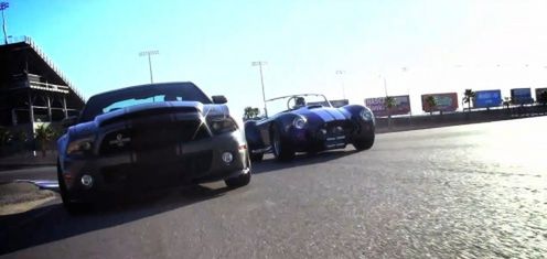 Shelby Cobra vs 2011 Mustang Shelby GT500 Super Snake [wideo]