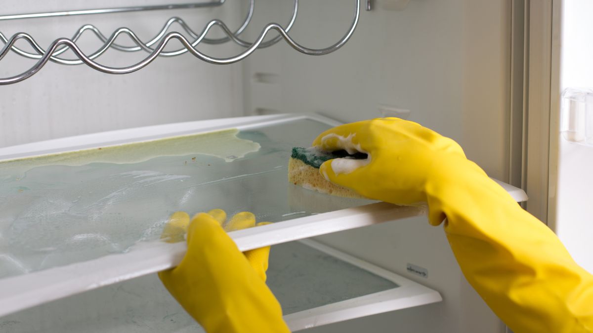 Czyszczenie lodówki.