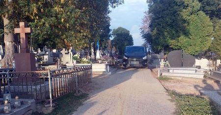 Groza na cmentarzu. Karawan wjechał w 79-latkę
