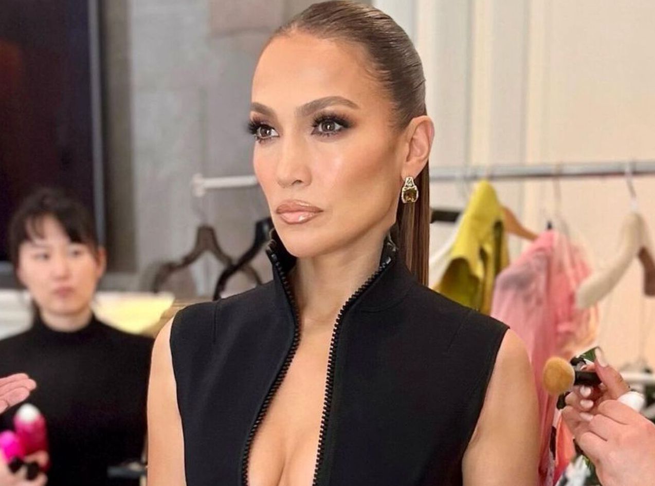 Jennifer Lopez w oryginalnej stylizacji na premierze filmu "Flash"