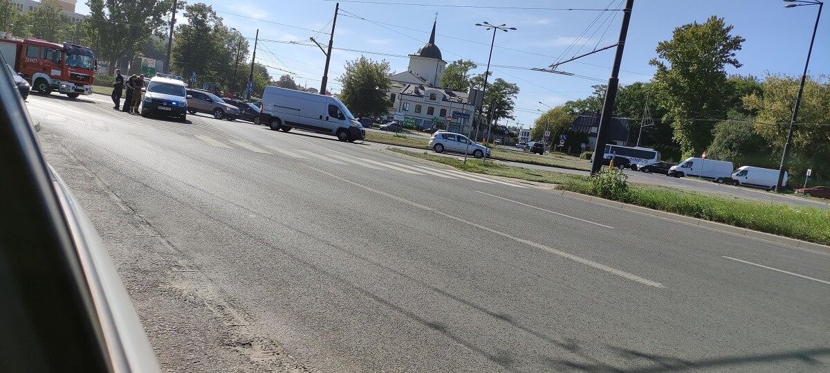 Ciężarówka zgubiła beton na ul. Podzamcze