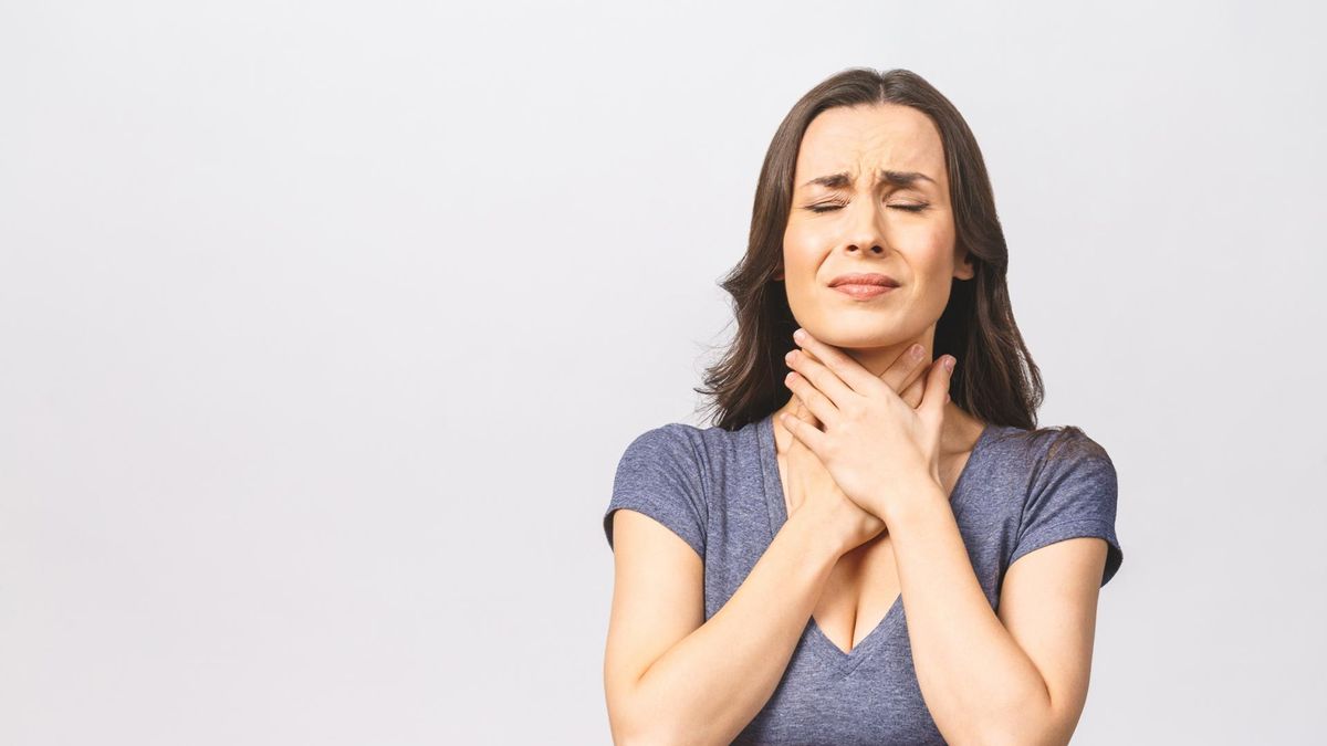 Pieczenie w gardle to częsta dolegliwość, która zwykle nie ma poważnej przyczyny, choć może zwiastować początek infekcji.