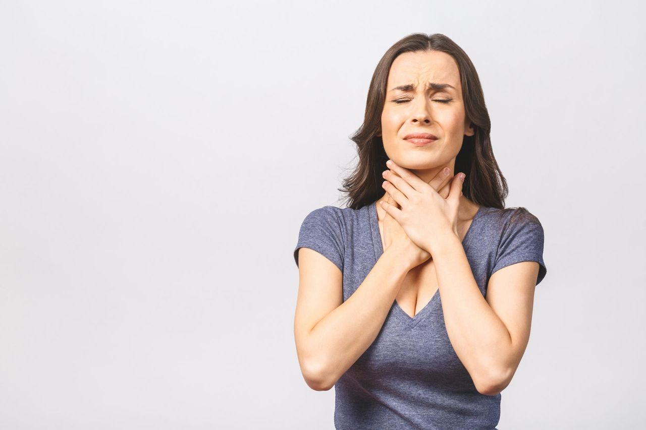 Pieczenie w gardle - przyczyny, objawy towarzyszące, leczenie