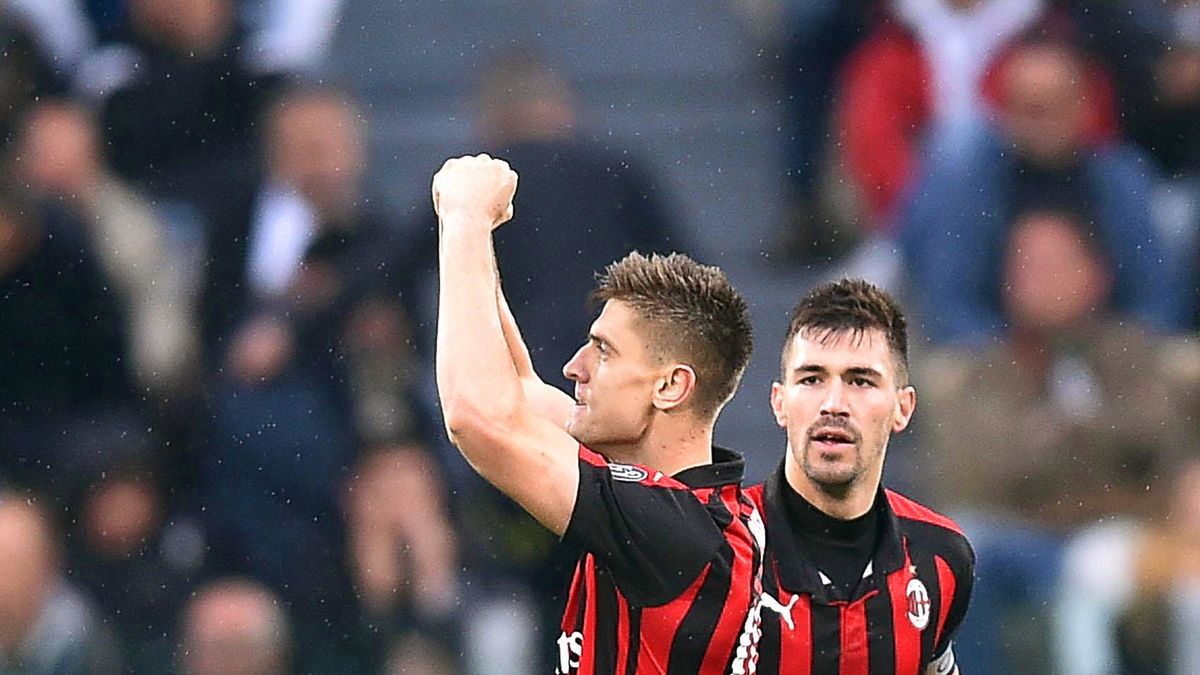 PAP/EPA / ALESSANDRO DI MARCO / Na zdjęciu (na pierwszym planie): Krzysztof Piątek