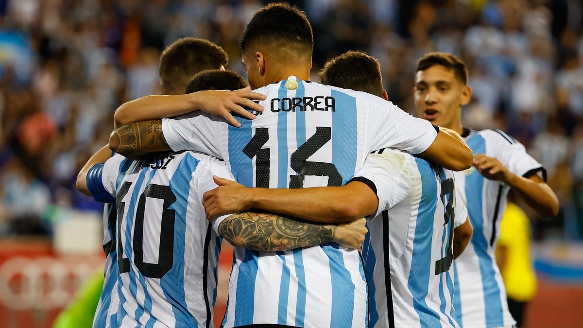 Zdjęcie okładkowe artykułu: Getty Images / Rich Graessle/Icon Sportswire  / Na zdjęciu: piłkarze reprezentacji Argentyny
