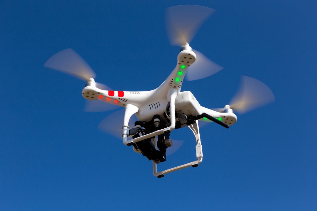 Z programowalnym radiem w ręku można wykraść drona w locie