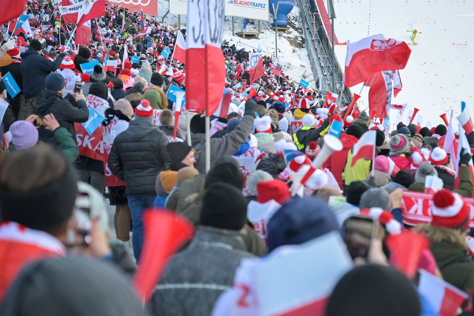 Skoki w Wiśle. Kibice zwracają uwagę na "podatek od pomponów"