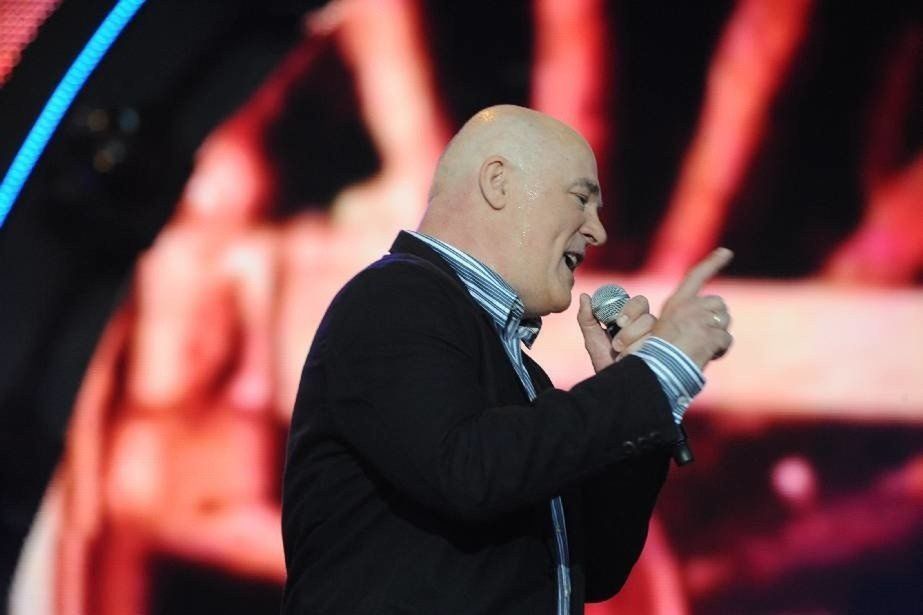 Postać znanego wokalisty Ryszard Rynkowskiego w ostatnim czasie znów jest na ustach wielu rodaków. Prokuratura Rejonowa w Brodnicy postawiła mu zarzuty za pijaną jazdę samochodem, ale i prowadzi śledztwo w sprawie śmierci jego żony. Niestety, nie pierwszy to raz, gdy konflikty z prawem splatają się w życiu artysty z rodzinnymi dramatami.