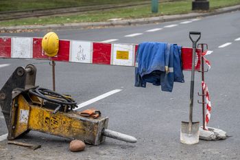 Awaria wodociągowa w Poznaniu. Ulica Wojska Polskiego częściowo się zapadła