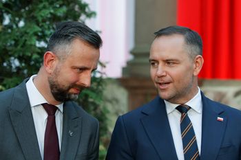 Szef MON uderza w prezydenta. "Zdradził polski mundur"