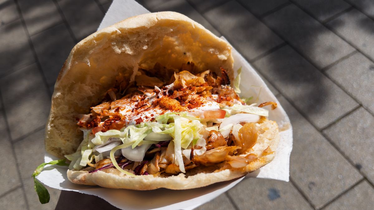 Kebab to jeden z ulubionych fast-foodów Polaków