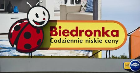 Ogromne podwyżki dla pracowników Biedronki. Wypłaty mocno w górę