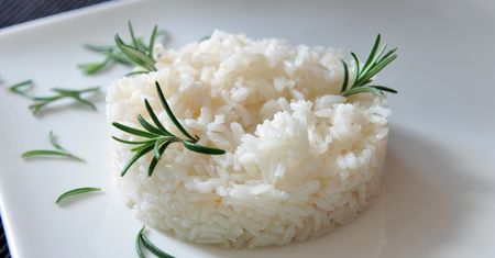 Ugotowany biały ryż długoziarnisty (parzony, wzbogacony)