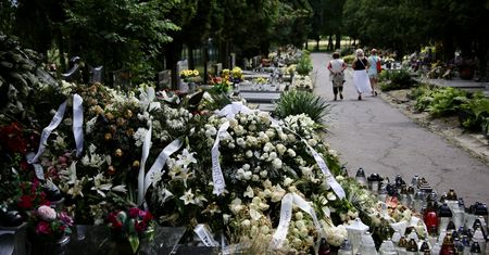 Miesiąc po tragedii w Krakowie. Wymowny symbol na grobie syna Peretti