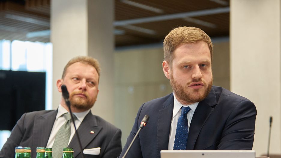 Prokuratura przesłuchiwała w charakterze świadków Łukasza Szumowskiego i Janusza Cieszyńskiego