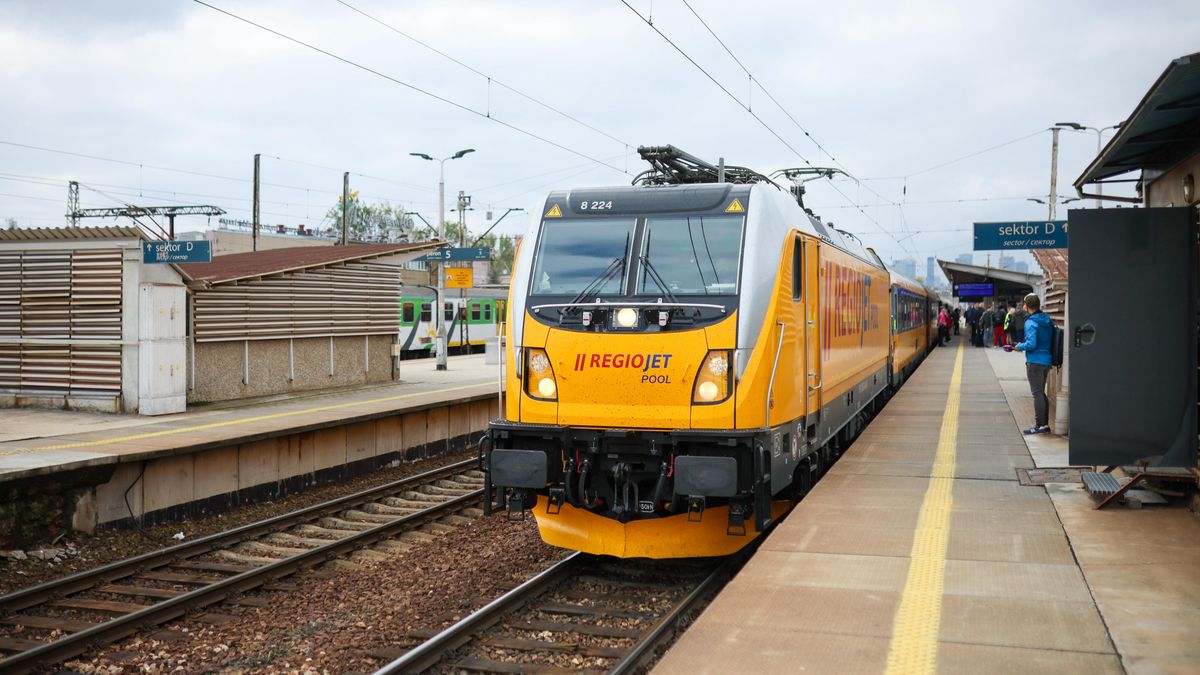 poci�g RegioJet
Leszek Szyma�ski
dworzec zachodni, kolei, kolej, koleje, peron, poci�g, Regio Jet, RegioJet, transport szynowy, Stacja kolejowa