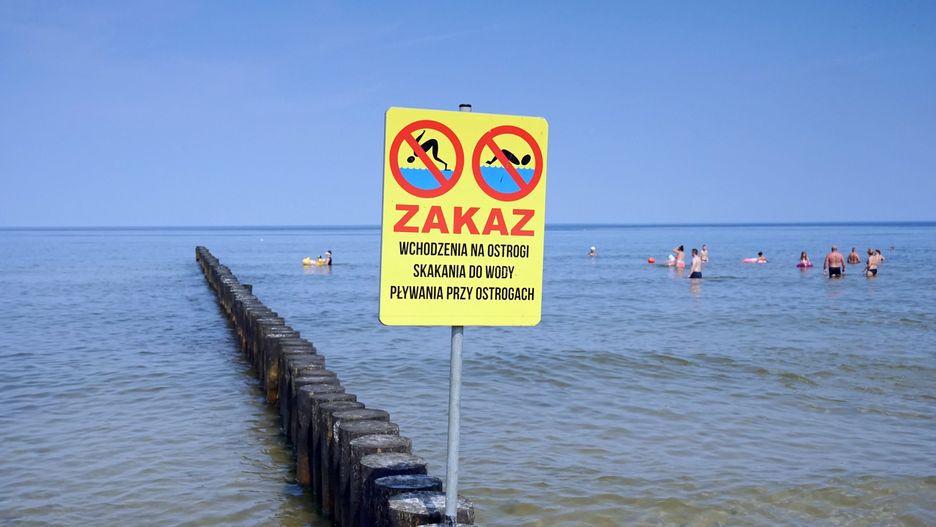 Bałtyk. Sinice w rozkwicie. Sanepid zamknął kilkanaście kąpielisk