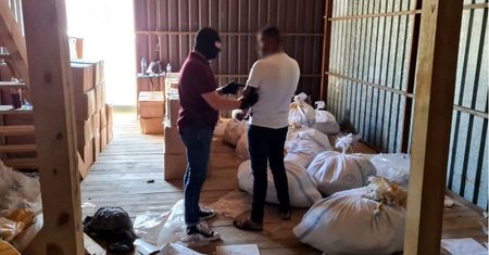 Mazowieckie. Policja odkryła kilka tys. sztuk podrobionych butów i odzieży