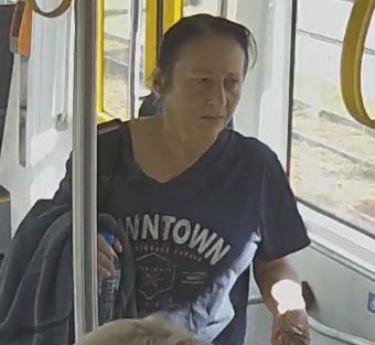 Poznań: Kradzież w tramwaju. Policja szuka kobiety