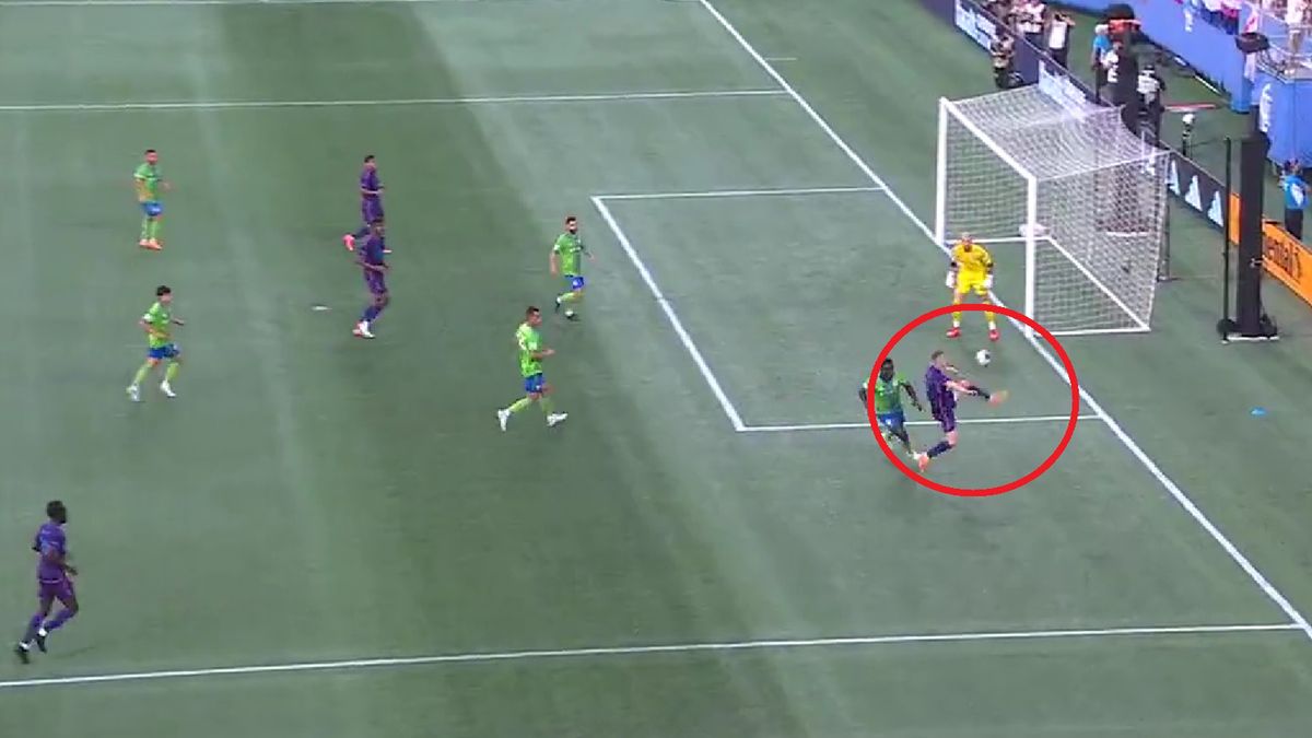 Twitter / Charlotte FC / Świetna asysta Świderskiego