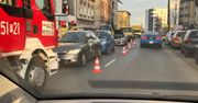 Kolizja trzech samochodów na ul. Krauthofera w Poznaniu – tworzą się korki w kierunku ul. Głogowskiej