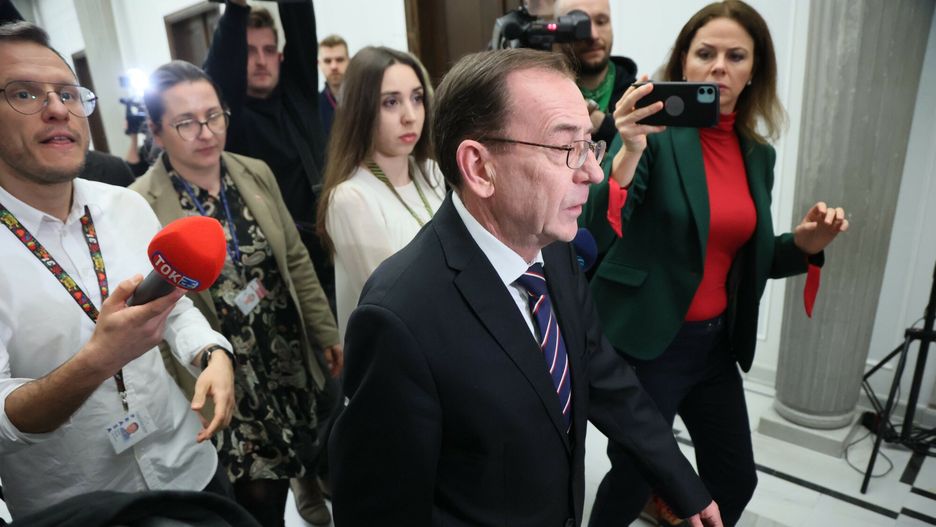 Maciej W?sik i Mariusz Kami?ski nt. wyroku skazujacego ich w aferze gruntowej
Fot. Wojciech Olkusnik/East News, Warszawa, 20.19.2023. Cd. 1. posiedzenia Sejmu X kadencji. Dzien dwunasty. Konferencja prasowa poslow, bylych szefow CBA Mariusza Kaminskiego (C) i Macieja Wasika po ich prawomocnym skazaniu w aferze gruntowej.
Wojciech Olkusnik