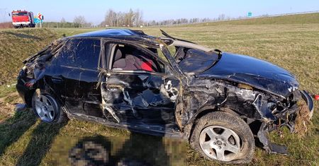 Tragedia w sobotni poranek. Młody kierowca nie żyje
