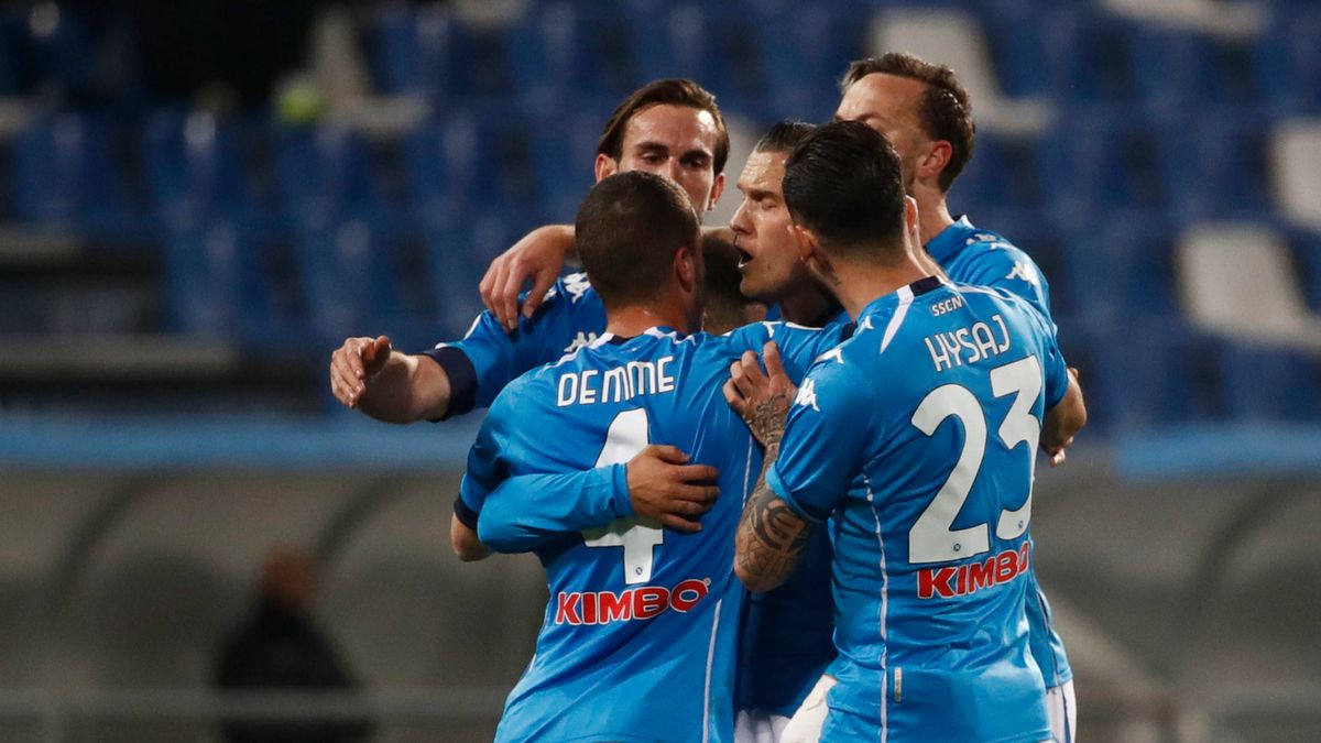 PAP/EPA / ELISABETTA BARACCHI / Na zdjęciu: radość Napoli po golu Piotra Zielińskiego