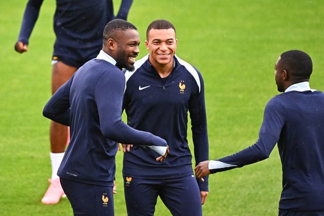 Marcus Thuram i Kylian Mbappe (fot. Icon Sport/Newspix)