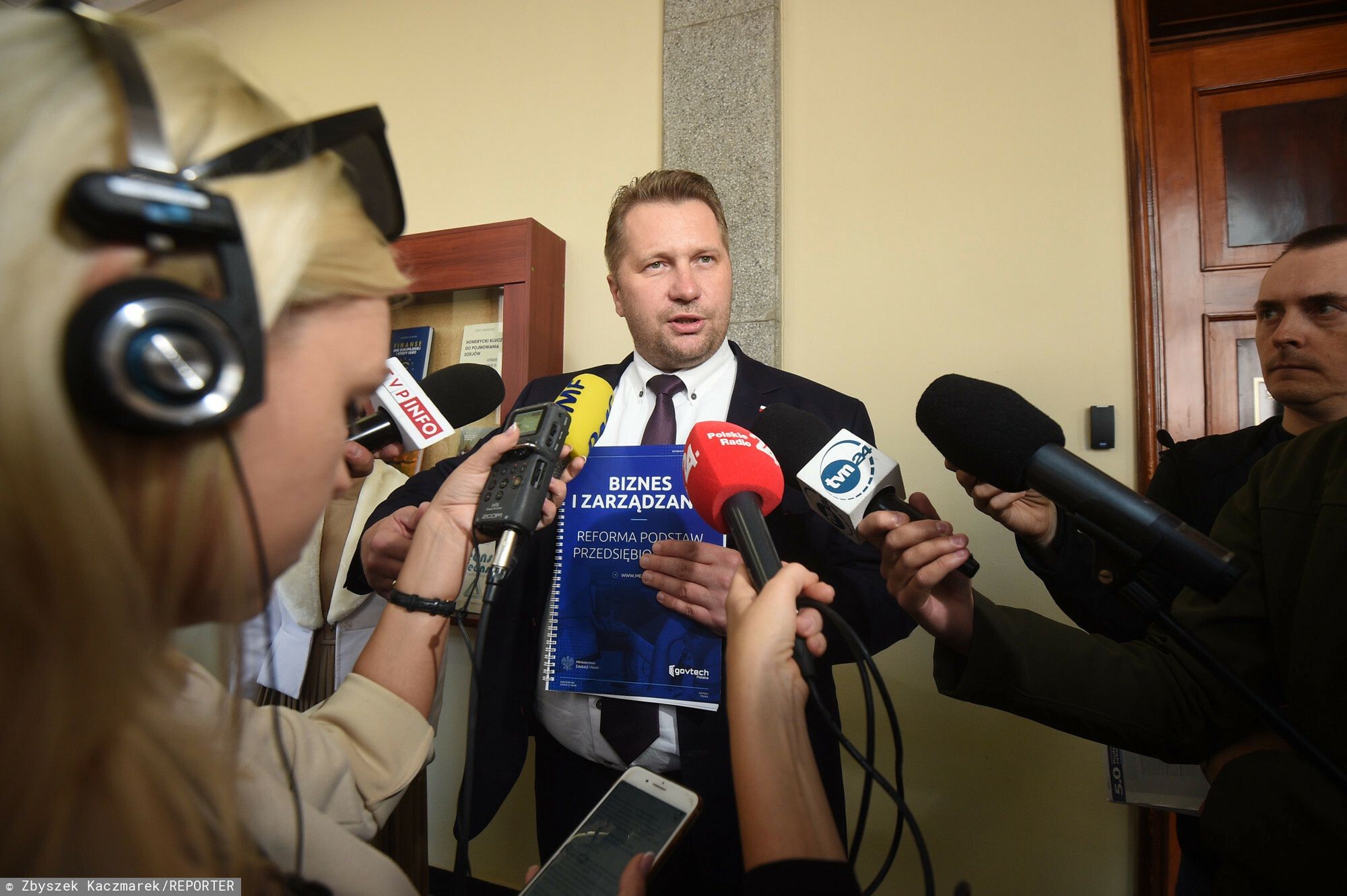 Przemysław Czarnek wprowadza do szkoły dwa nowe przedmioty: Historia i teraźniejszość oraz Biznes i zarządzanie