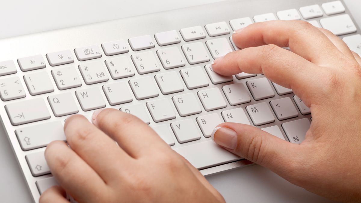 Jaką funkcję pełnią wypustki na klawiaturze?