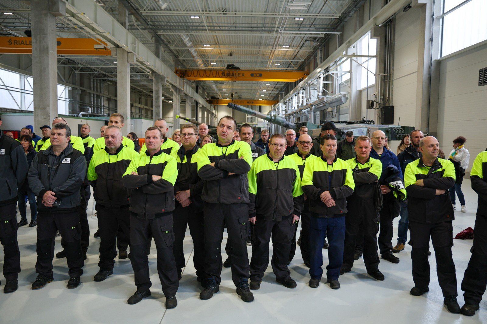podpisanie umowy inwestycyjnej pomiêdzy Polsk¹ Grup¹ Zbrojeniow¹ S.A. a Zak³adami Mechanicznymi BUMAR-£ABÊDY&#34;