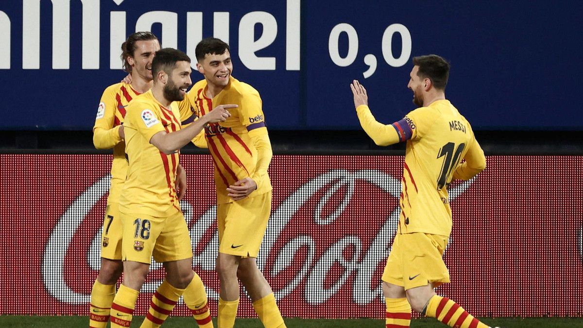 PAP/EPA / Jesus Diges / Na zdjęciu: piłkarze FC Barcelona