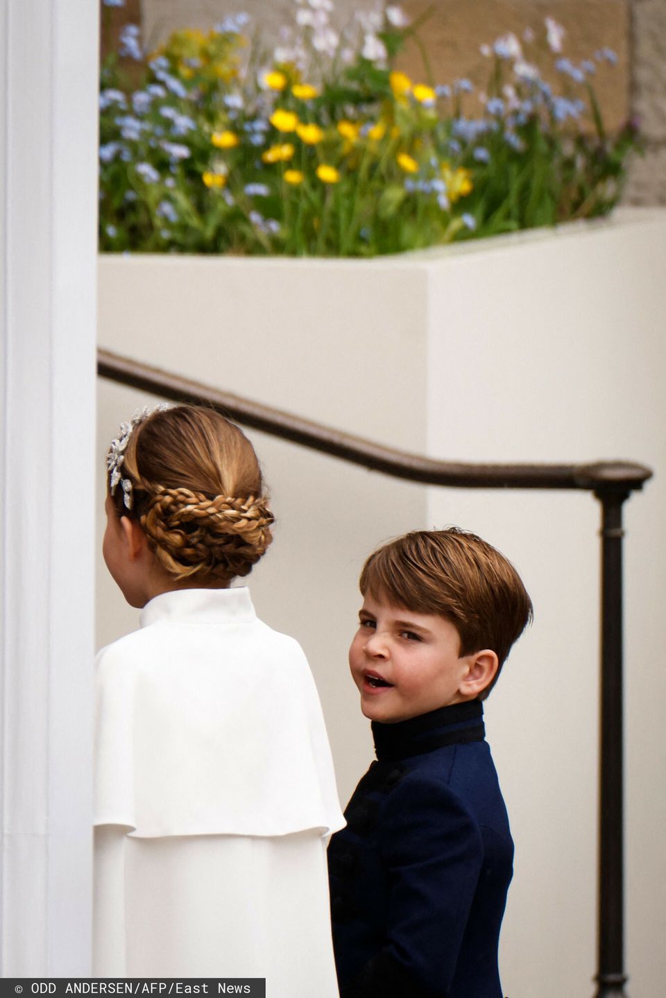 Książę Louis dokazuje na koronacji Karola III