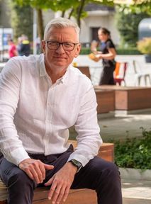 Jacek Jaśkowiak otrzymał nietypowy prezent. Przygotuje na nim kiełbasę