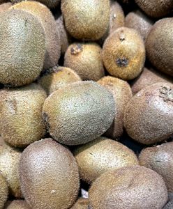 Nie jedz kiwi na pusty żołądek. Zaskakujące działanie, o którym mało kto mówi