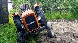 Opole Lubelskie: Mężczyzna przejechany przez ciągnik, który sam prowadził. Spadł podczas pracy