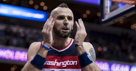 Marcin Gortat jeździ maluchem. Co za widok!