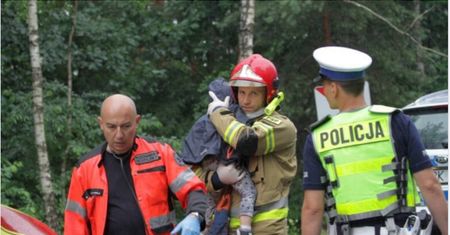 To on niósł małego Sebastiana. Strażak z wstrząsającego zdjęcia przemówił