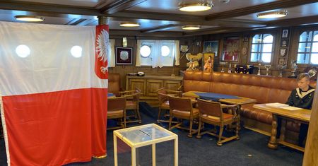 Wybory prezydenckie. Głosowanie na "Darze Młodzieży"