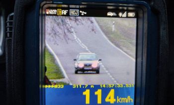 Góry: Nissanem jak rakietą. Kierowca zatrzymany przez drogówkę