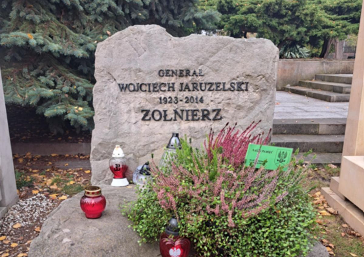 Wojciech Jaruzelski leży na Powązkach. Tak wygląda jego grób