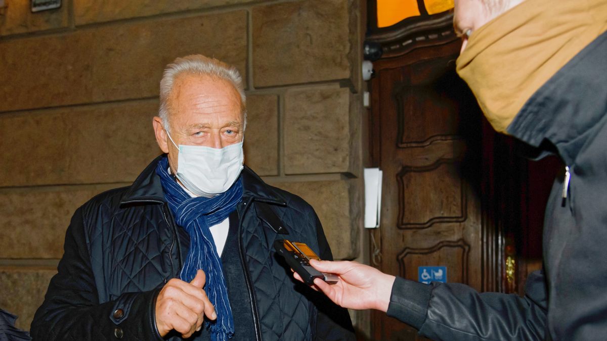 Były prezes Prokomu Ryszard Krauze wyszedł na wolność po posiedzeniu aresztowym z Sądu Rejonowego w Poznaniu, październik 2020 r.