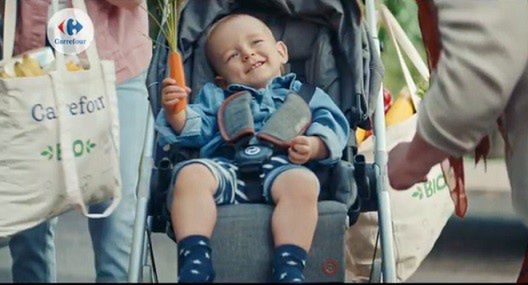 Carrefour w nowej reklamie z bobasem stawia na produkty eko (wideo)