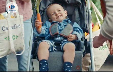 Carrefour w nowej reklamie z bobasem stawia na produkty eko (wideo)