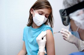 1,6 mln polskich nastolatków zaszczepionych. Jakie NOP-y zgłaszano po szczepionce na COVID?