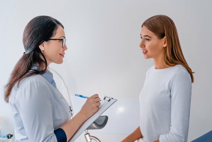 Jak działa implant antykoncepcyjny? Poznaj jego wady i zalety oraz skuteczność