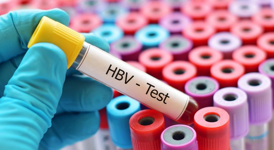 Wirusem HBV można zarazić się nawet u fryzjera